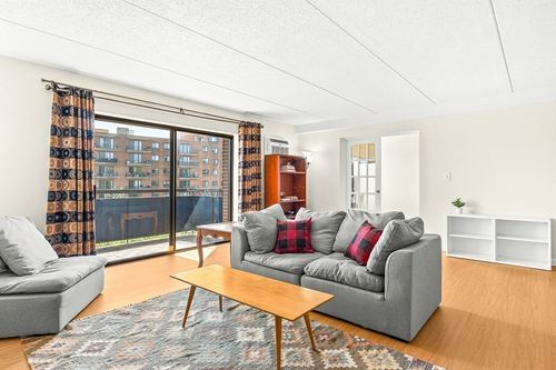 f6605-32 Whites Ave, Watertown, MA, 02472-4305 | Card Image