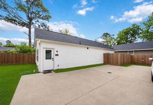 a-8614 Peachtree St, Houston, TX, 77016-5812 | Card Image