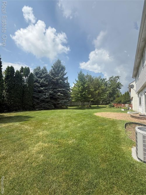 2314 Cedar Knoll Dr, Troy, MI, 48083-6424 | Card Image