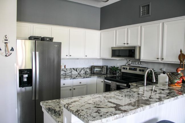 Beautiful granite countertops in the kitchen and bathroom | Image 5