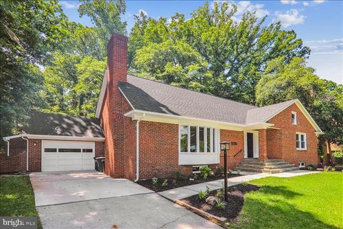 3923 Commander Dr, HYATTSVILLE, MD, 20782-1025 | Card Image