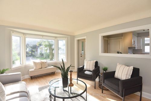 82 E 38th St, Hamilton, ON, L8V4E5 | Card Image