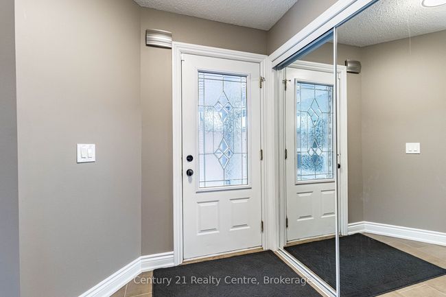 34 Niagara Pl, House other with 4 bedrooms, 4 bathrooms and 4 parking in Brampton ON | Image 4