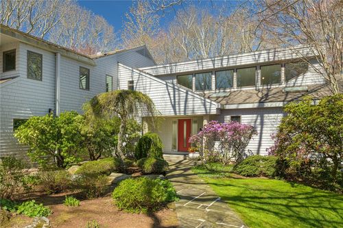 125 Woodruff Ave, Narragansett, RI, 02882-3465 | Card Image