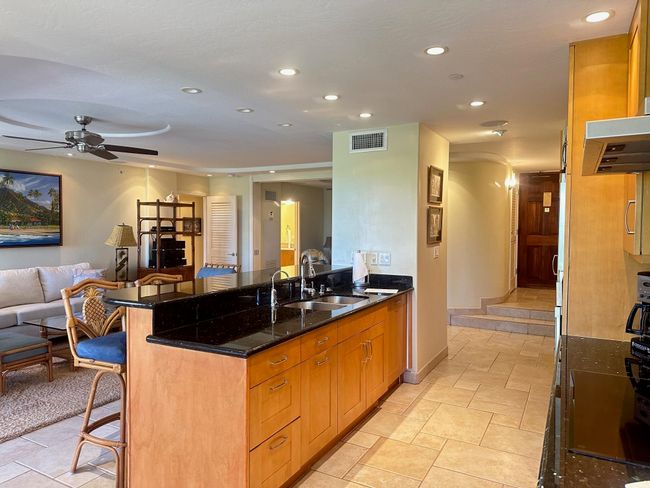 703 - 50 Nohea Kai Dr, Condo with 2 bedrooms, 2 bathrooms and null parking in Lahaina HI | Image 7