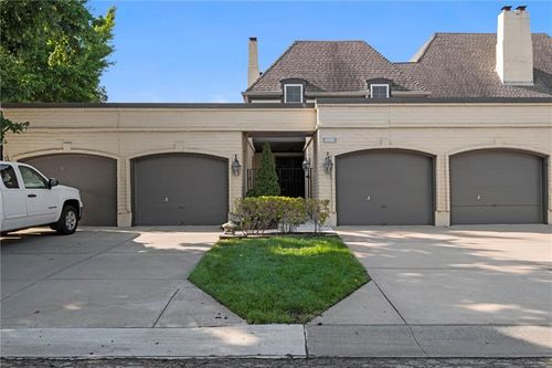 6735 W 108th Ter, Overland Park, KS, 66211-1117 | Card Image