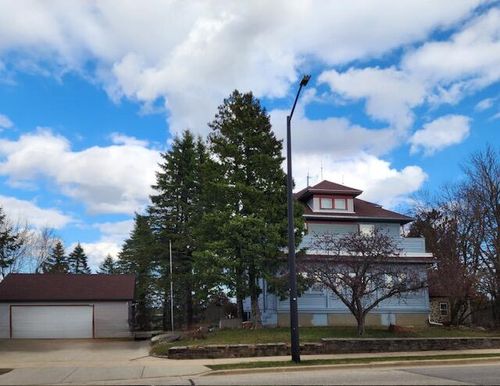 w204n16640 Jackson Dr, Jackson, WI, 53037-9796 | Card Image