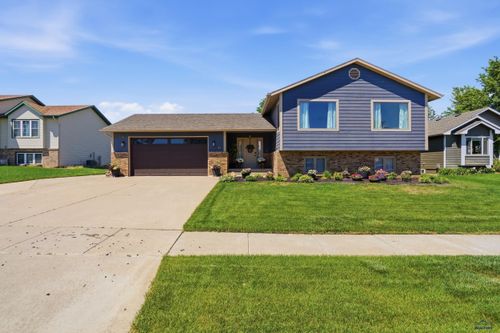 110 Windslow Dr, Rapid City, SD, 57701-7715 | Card Image