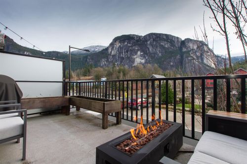 1367 Pl Valleyside, Squamish, BC, V8B1A8 | Card Image