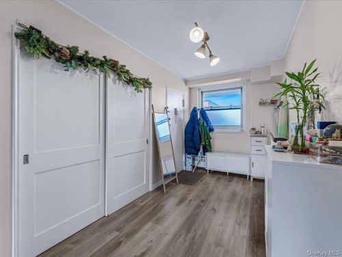 15g-98-20 62nd Dr, Rego Park, NY, 11374-1708 | Card Image