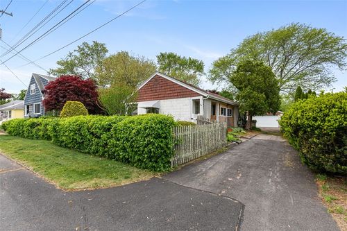 46 Somerset Ave, Riverside, RI, 02915-2508 | Card Image