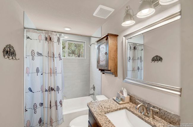 3363 English Crossing Rd, House other with 3 bedrooms, 4 bathrooms and null parking in Bandera TX | Image 20