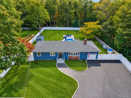20 Danbury Ave, Patchogue, NY, 11772-1105 | Card Image