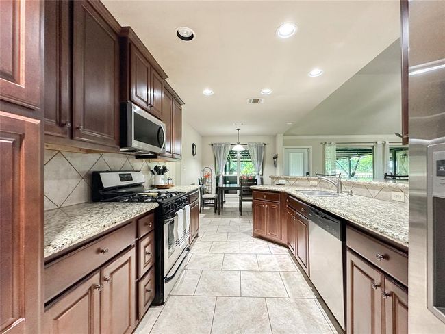 2818 Rustic Wood Ln, House other with 3 bedrooms, 2 bathrooms and 2 parking in Rosharon TX | Image 11