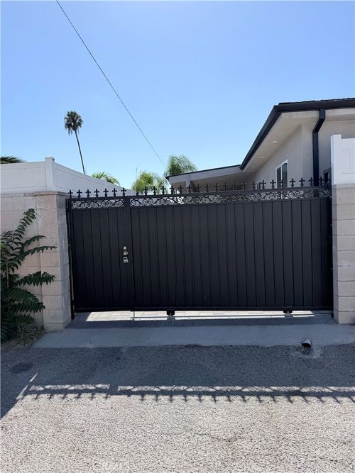 8146 Vantage Avenue, North Hollywood, CA, 91605 | Card Image