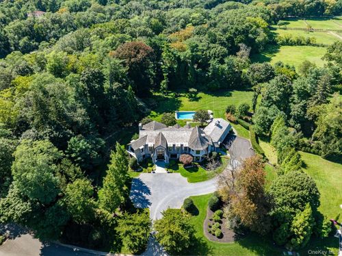 2 Hidden Pond Dr, Old Westbury, NY, 11568-1719 | Card Image