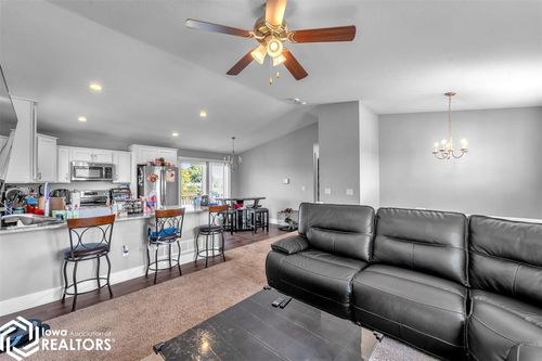 2202 Sunflower St, Perry, IA, 50220-2524 | Card Image