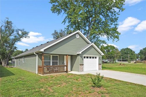 124 E Pacific Ave, Osawatomie, KS, 66064-1154 | Card Image