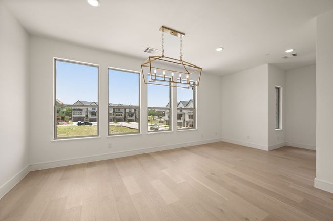 This light filled dining room offers entertaining space with a view! | Image 9