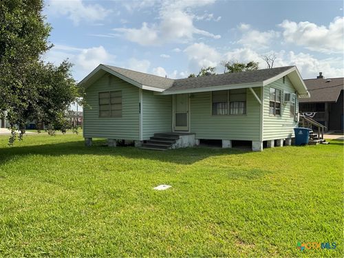 103 S Washington Ave, Port O Connor, TX, 77982-2288 | Card Image