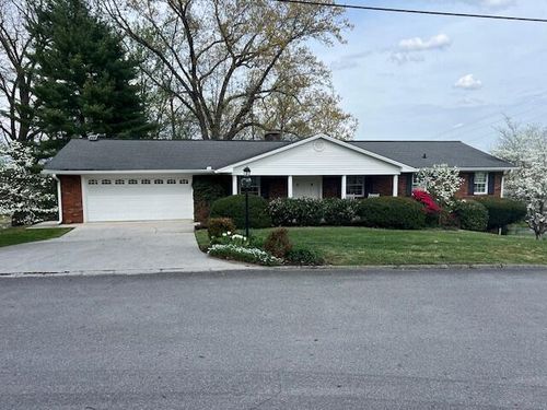 2387 Warren Dr, Morristown, TN, 37814-5922 | Card Image