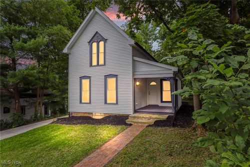 226 S Hambden St, Chardon, OH, 44024-1229 | Card Image