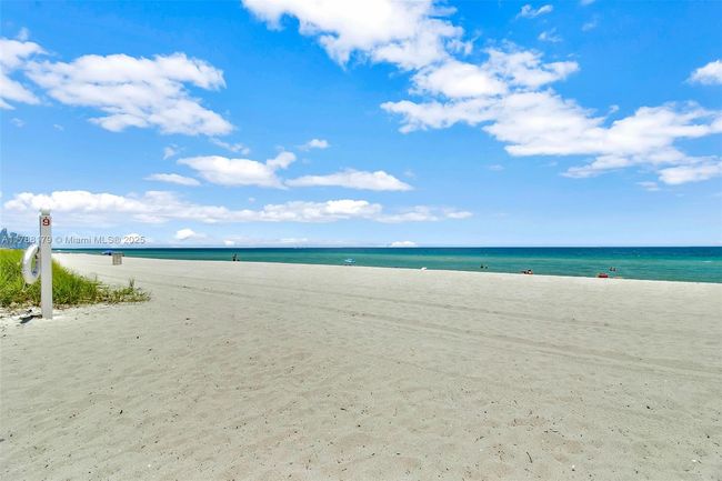 PHH - 9225 Collins Ave, Condo with 3 bedrooms, 3 bathrooms and null parking in Surfside FL | Image 38