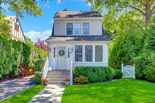 65 Roxbury Rd, Garden City, NY, 11530-4142 | Card Image