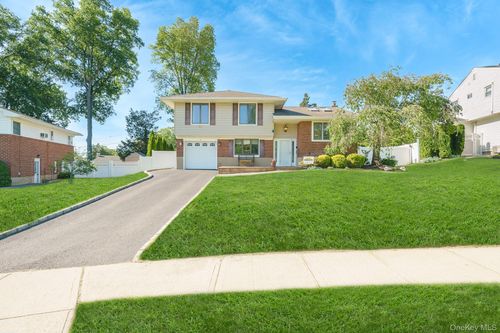 9 Wayne Pl, Commack, NY, 11725-4513 | Card Image