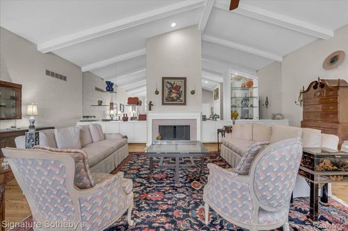 7525 Danbury Dr, West Bloomfield, MI, 48322-3564 | Card Image