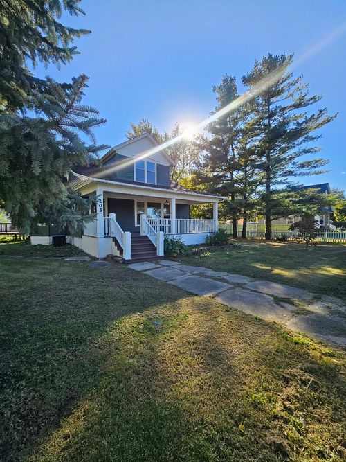 205 W North St, Leland, IL, 60531-3146 | Card Image