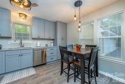 1303 Hyde Park Dr, Asheville, NC, 28806-4812 | Card Image