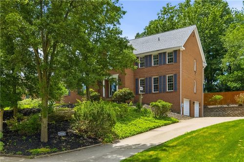 2450 Dogwood Dr, Wexford, PA, 15090-7705 | Card Image
