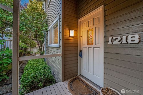 1218 101st Pl Ne, Bellevue, WA, 98004-3534 | Card Image