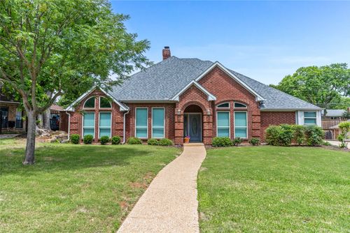 2942 Woodland Hills Dr, Grapevine, TX, 76051-6426 | Card Image