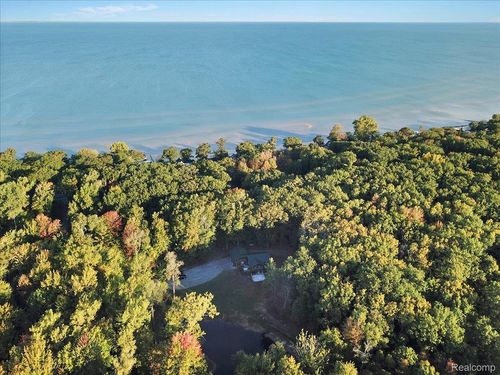 7761 Port Austin Rd, Pigeon, MI, 48755-9752 | Card Image