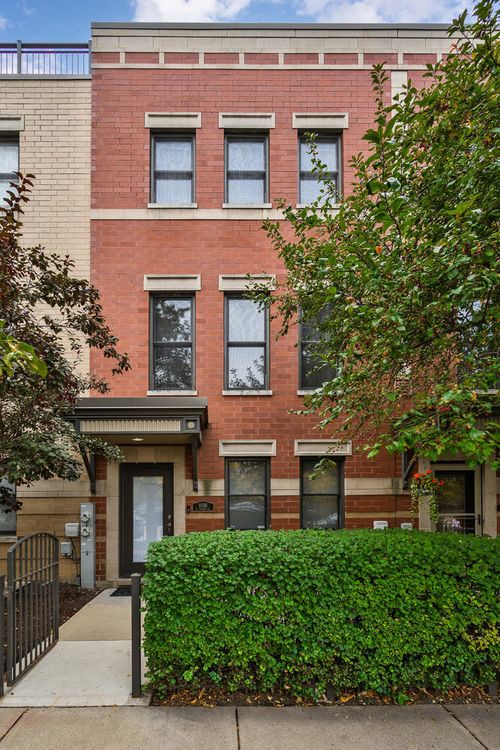1036 N Crosby St, Chicago, IL, 60610-2404 | Card Image
