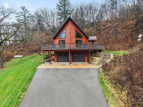 4050 County Road Y, Dodgeville, WI, 53533-9047 | Card Image