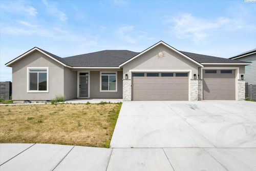 8613 Dusty Maiden Dr, Pasco, WA, 99301-7709 | Card Image