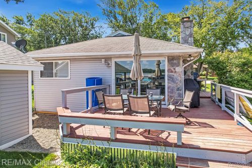 294 Lakeside Dr, White Lake, MI, 48386-2221 | Card Image