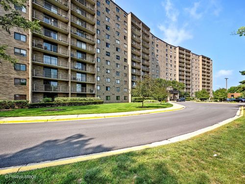 310-6340 Americana Dr, Willowbrook, IL, 60527-2244 | Card Image
