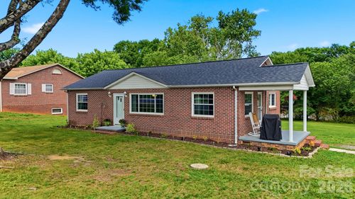 3526 16th St Ne, Hickory, NC, 28601-9229 | Card Image