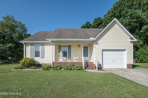 653 Fox Chase Ln, Winterville, NC, 28590-8581 | Card Image