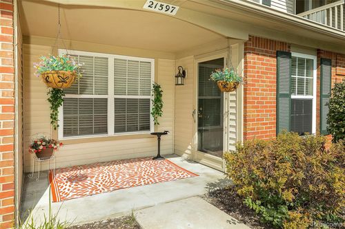 21597 Majestic Dr, Brownstown Twp, MI, 48183-7622 | Card Image