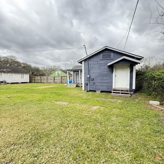 627 - 625 E Pipkin St, House other with 2 bedrooms, 1 bathrooms and null parking in Beaumont TX | Image 18