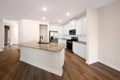 Can you imagine how much food you can prepare on this center island? Lovely design and granite countertops. | Image 3