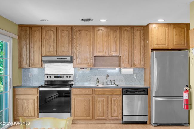 B - 5 Oregon Dr, Home with 2 bedrooms, 1 bathrooms and null parking in Whiting NJ | Image 11