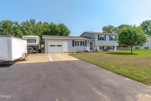 6 Brevet Pl, Lincoln, ND, 58504-9112 | Card Image
