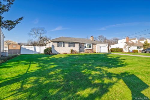 272 Baylawn Ave, Copiague, NY, 11726-5006 | Card Image