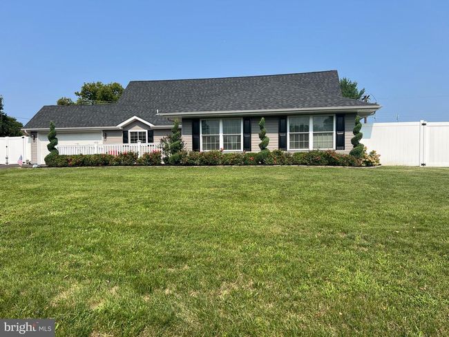39 Shellflower Rd, House other with 5 bedrooms, 3 bathrooms and null parking in LEVITTOWN PA | Image 6